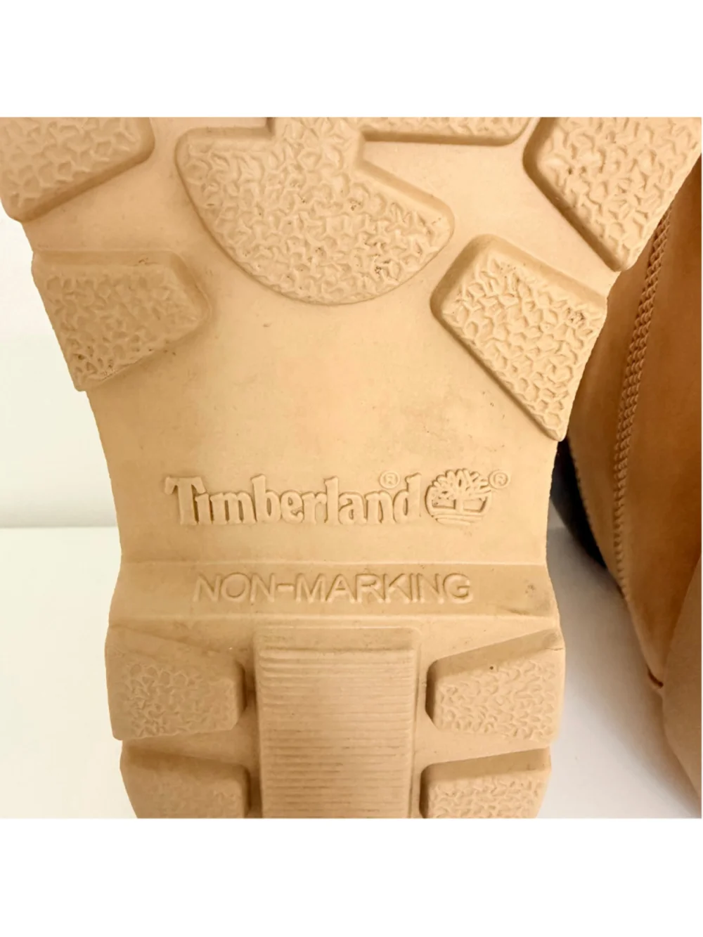 Timberland Kids Classic Waterproof Nubuck Boots Lug Sole Big Boys Size 6 Wheat